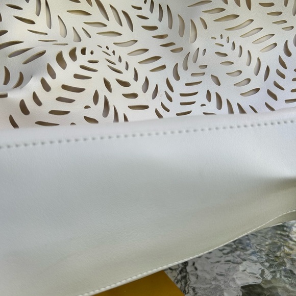 NWOT-Oscar de la Renta Cream Cut-Out Tote - Picture 6 of 7